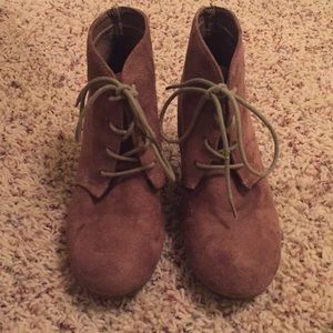 Shoe station Brown winter wedges